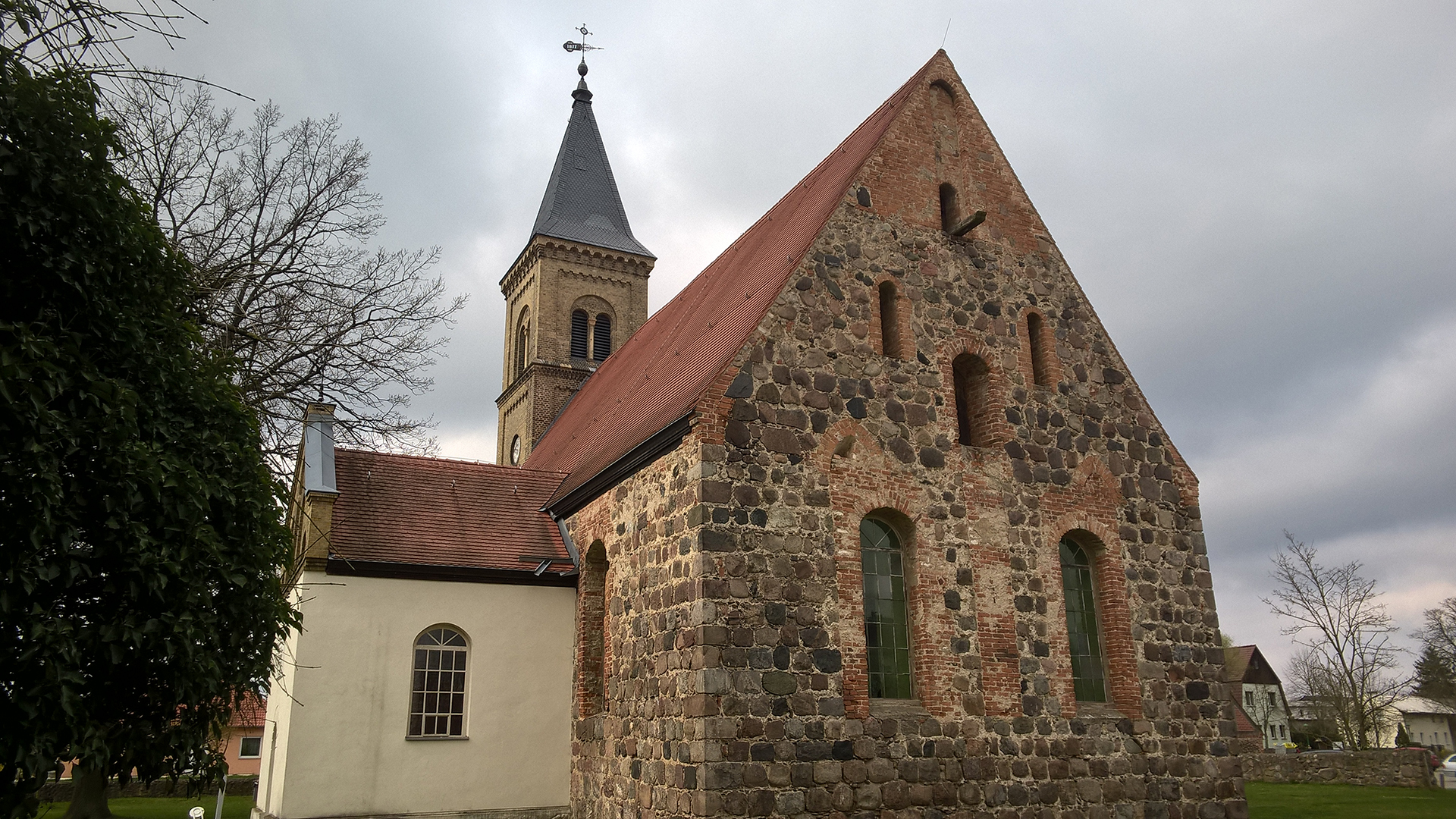 Kirche Schönfließ von hinten gesehen